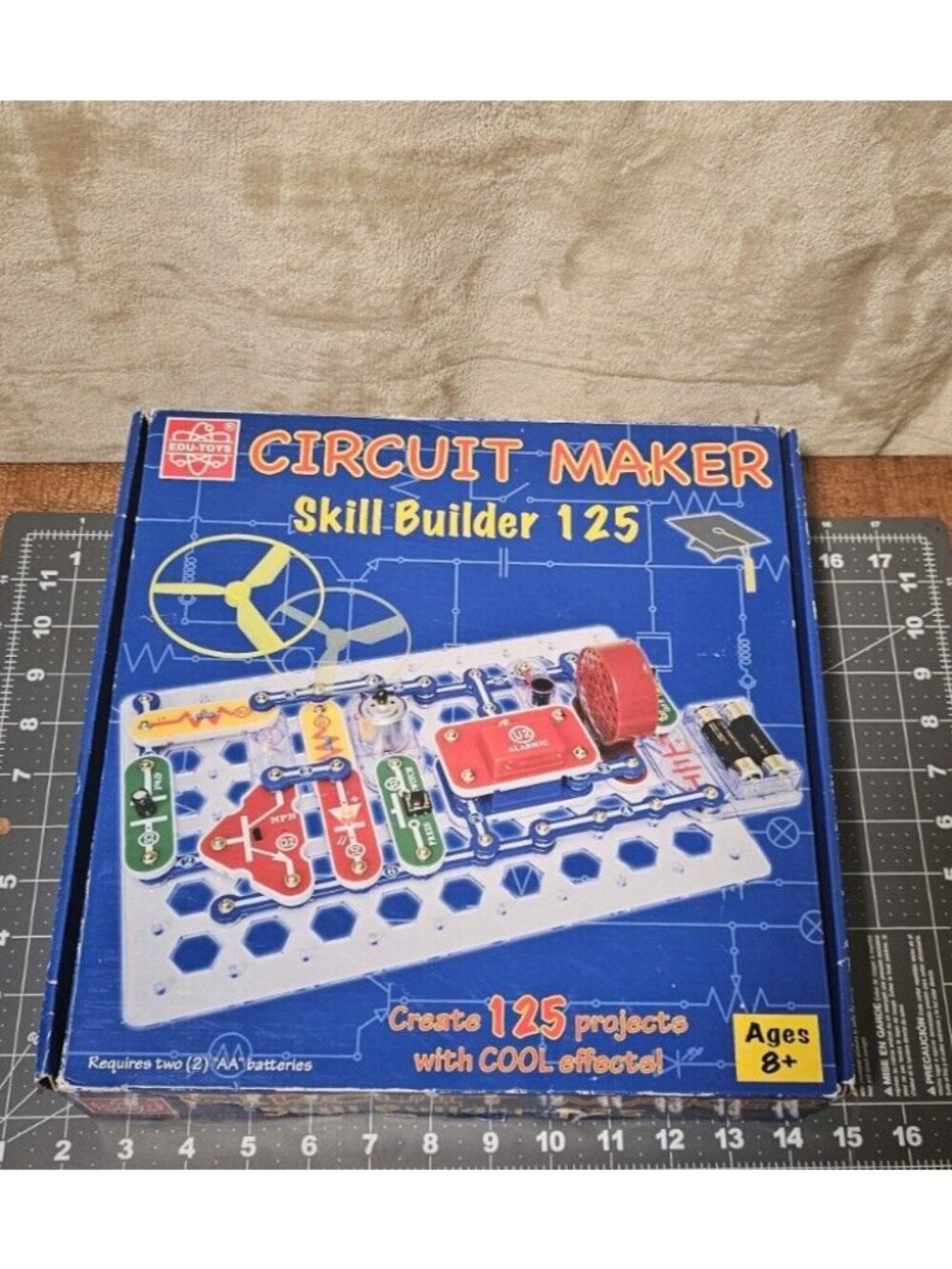 Edu Toys Circuit Maker Skill Builder Create 125 electronics projects W/ Cool